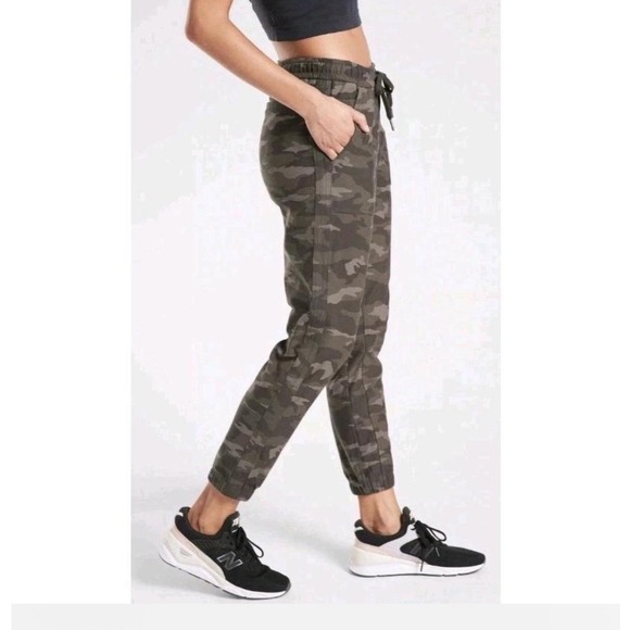 Athleta Pants - Athleta Camo Farallon Jogger Womens 2 Brown Camouflage Stretch‎ Utility Pants